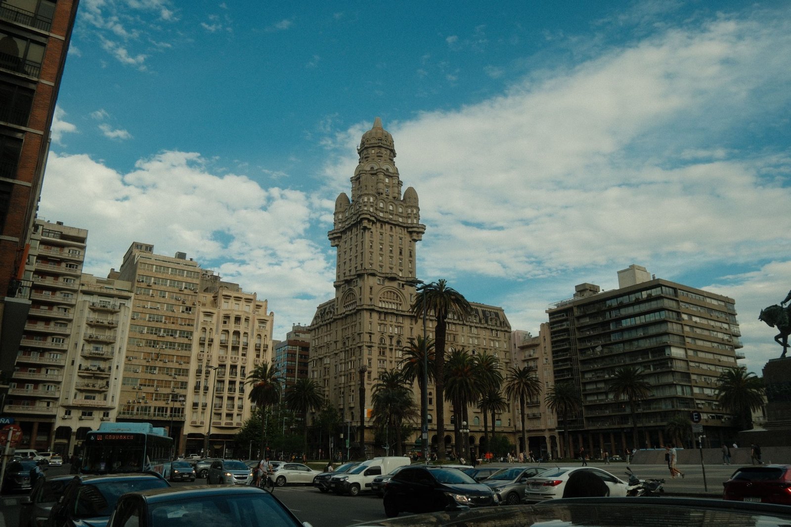 Palacio Salvo aan de Plaza Independencia in Montevideo