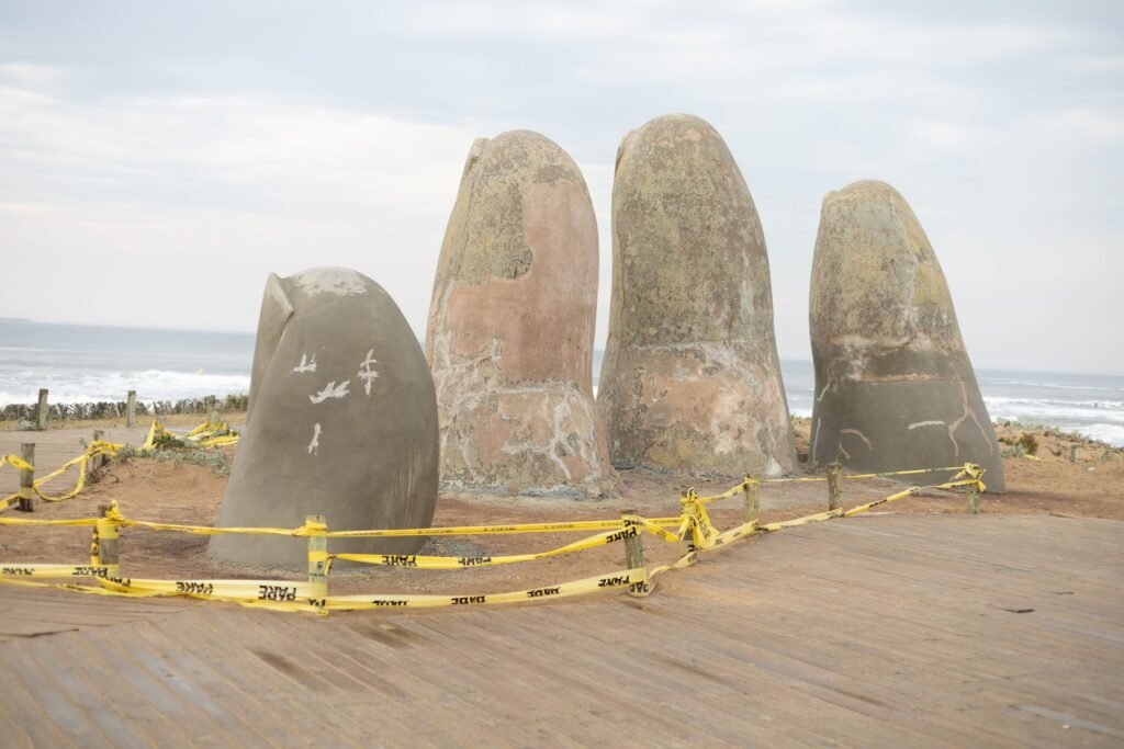 Het beeld La Mano op Playa Brava in Punta del Este