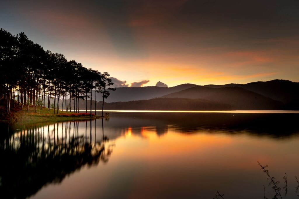 Meer bij Da Lat bij zonsondergang