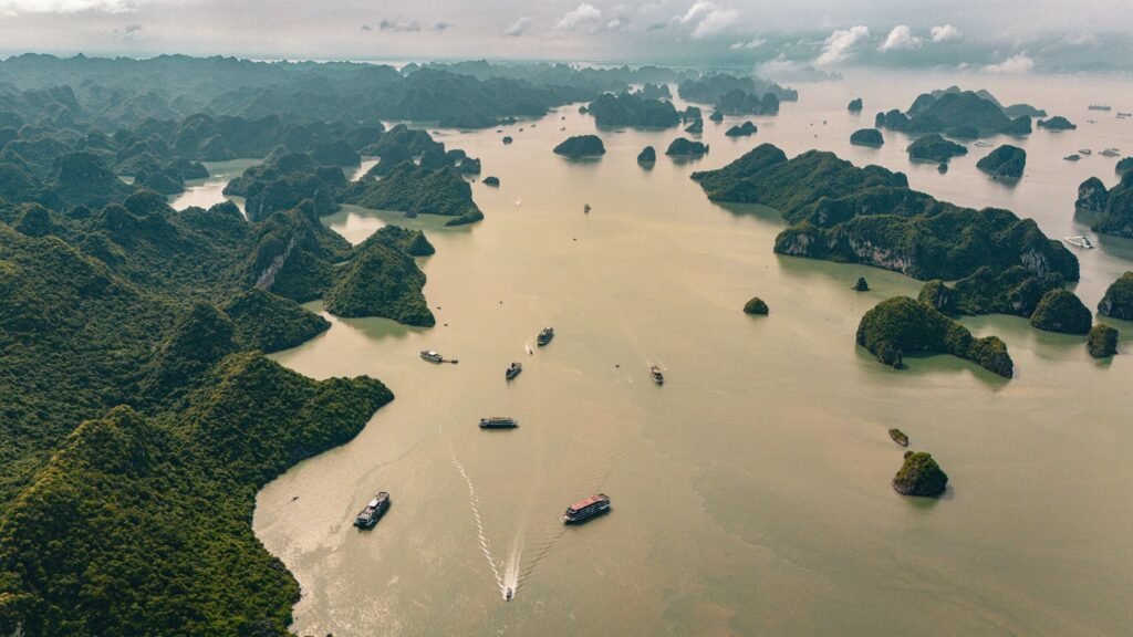Halong Bay van bovenaf