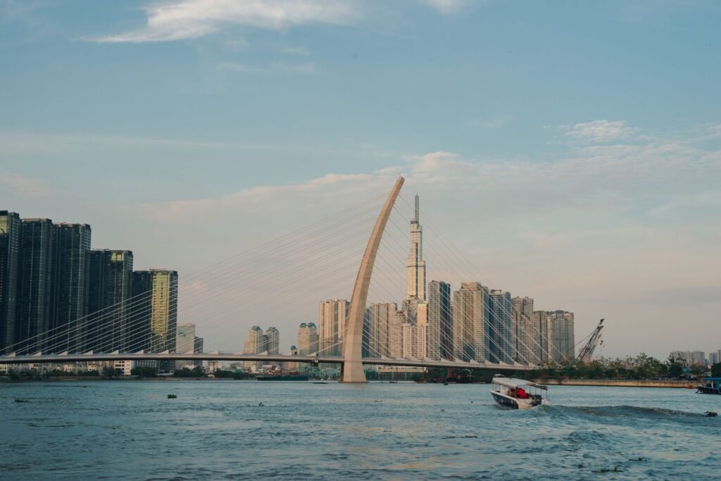 Brug over de Saigon-rivier