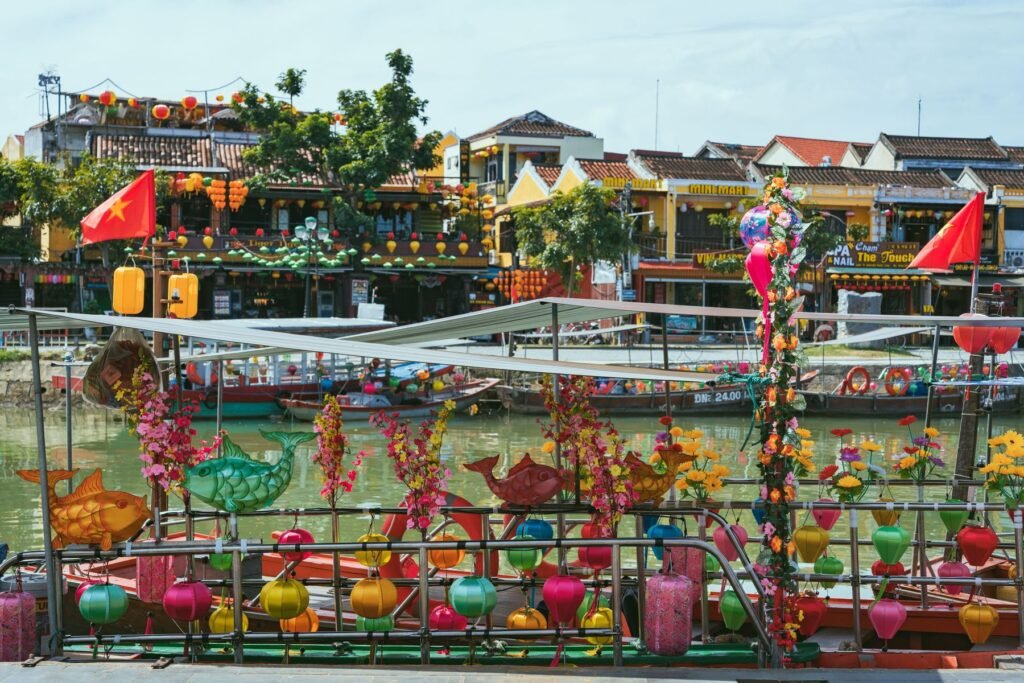 Kleurrijke kade in Hoi An